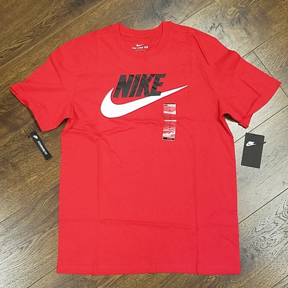 THE NIKE TEE